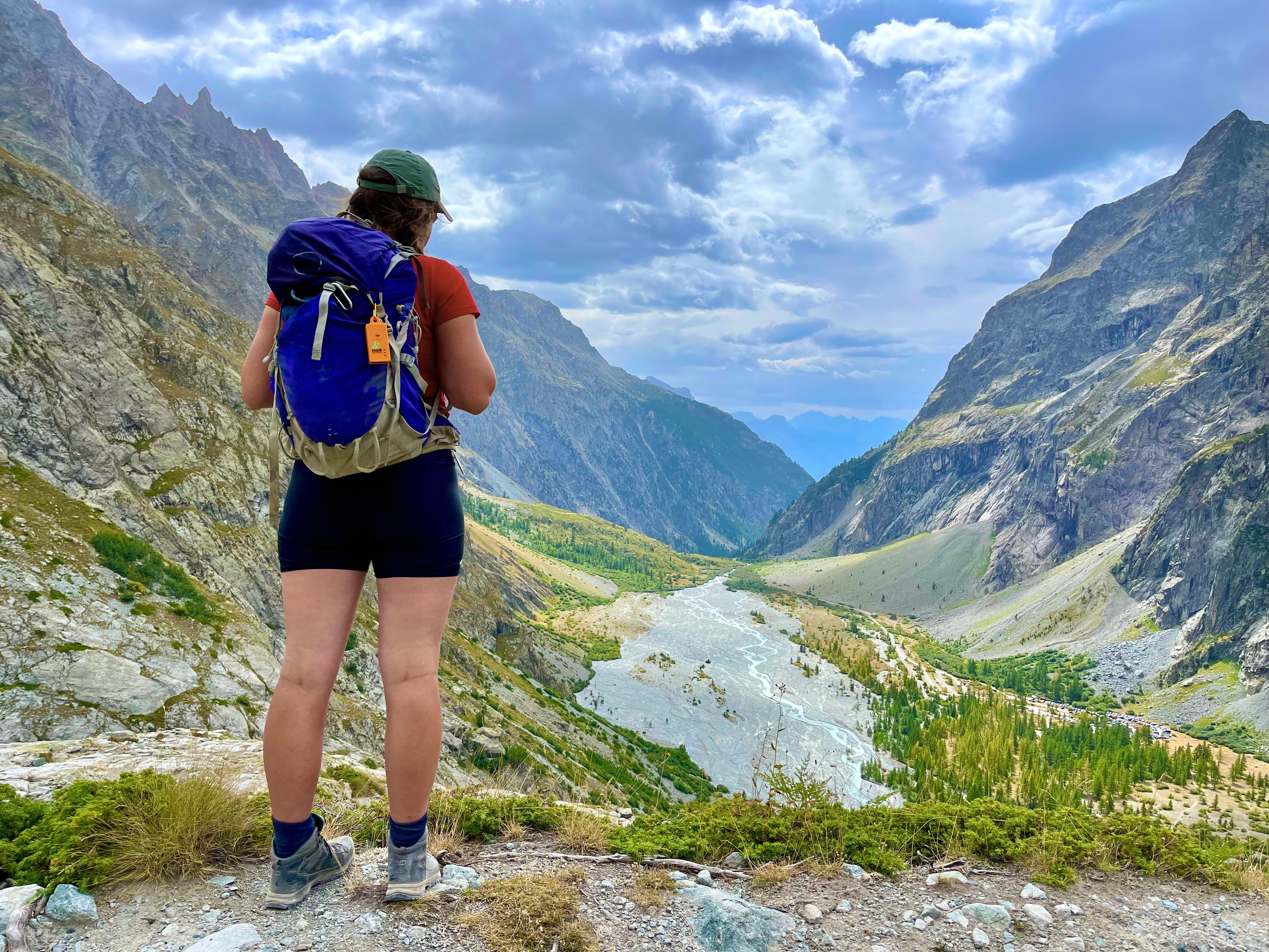 Girl in mountains using Meili GPS tracker for schools, expeditions, and family tracking – real-time location monitoring